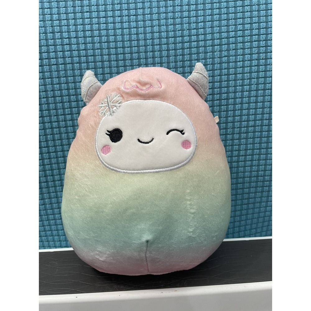 Yara The Yeti Snowflake 7.5" Squishmallows Holiday 2022